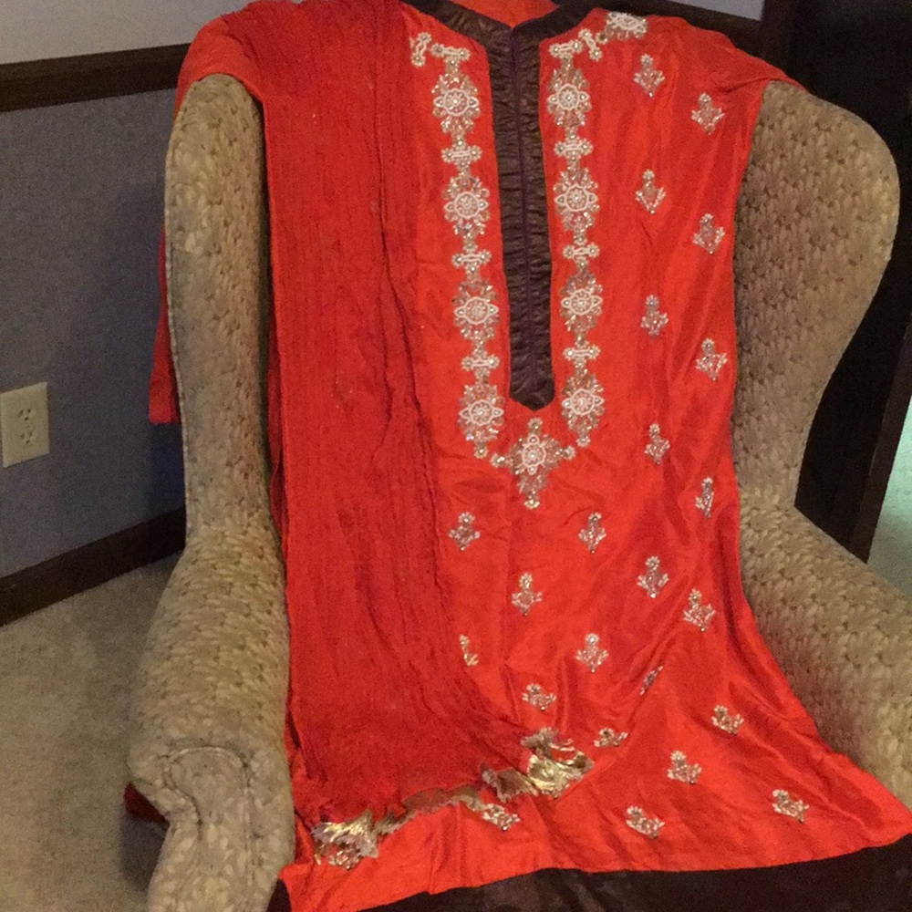 Beautiful dress ideal for weddings.Two piece only